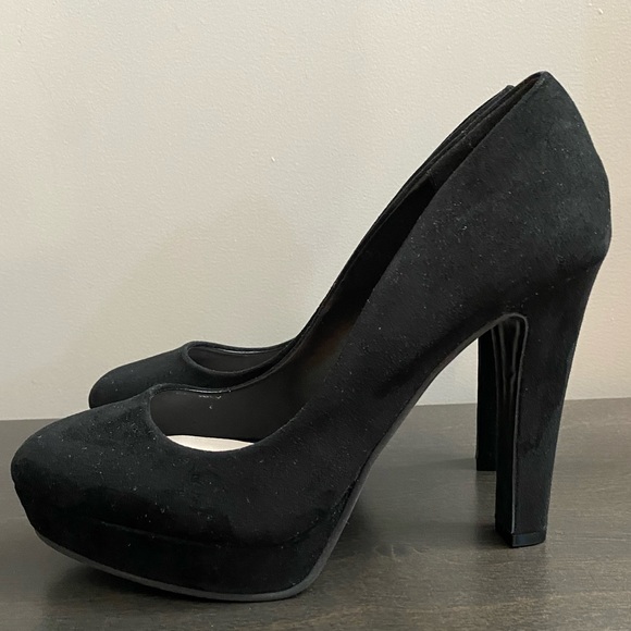 Brand new Le Chateau black pumps size 8 - Picture 3 of 7